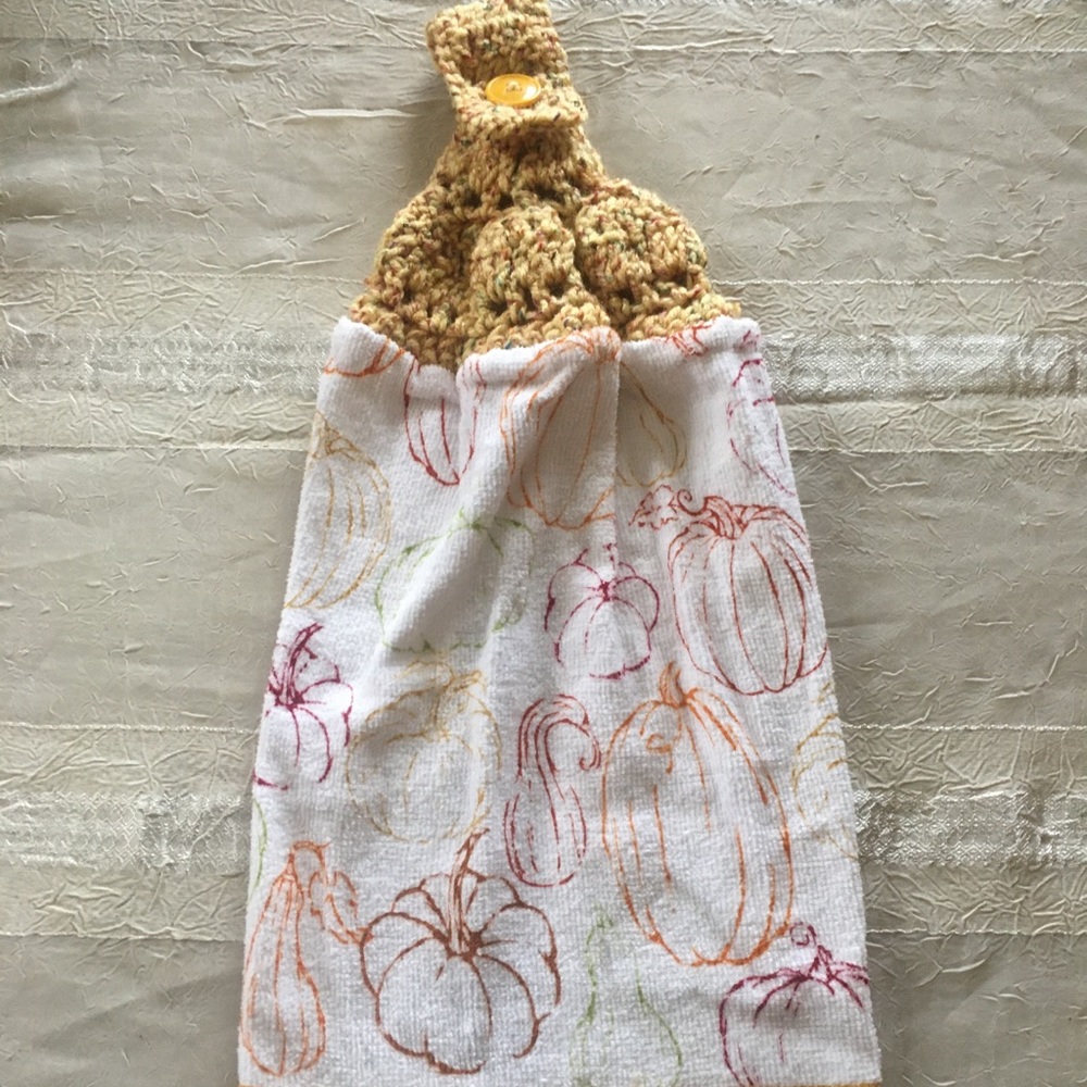 3628B2 TEA TOWEL W ROUND BUTTON CROCHET TOP TAN PUMPKINS